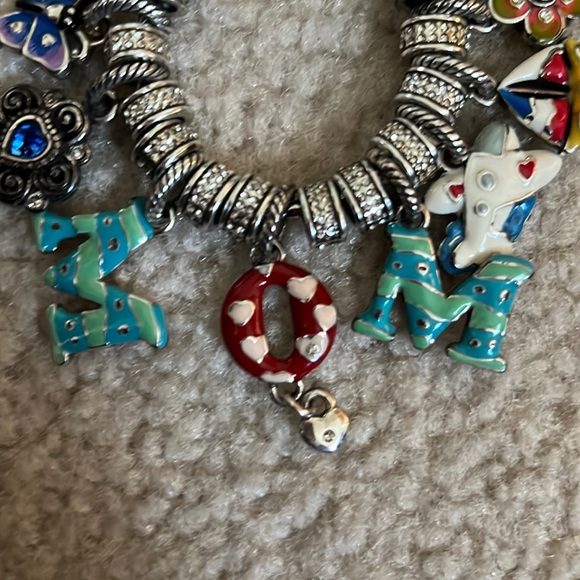 Brighton charm bracelet with  MOM and 5 charms - Picture 4 of 5